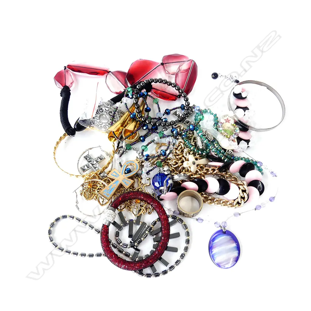 GOOD BAG OF COSTUME JEWELLERY Image 1++
