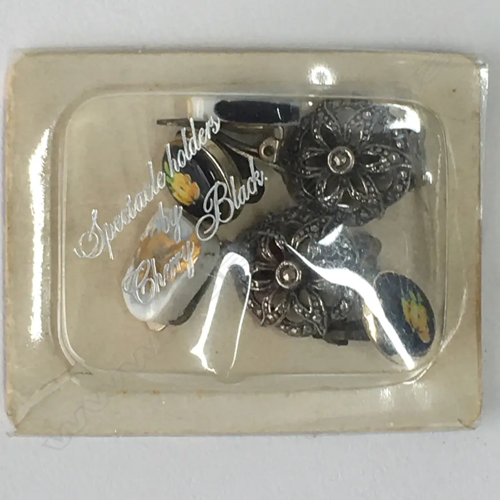 ASSORTED COSTUME JEWELLERY Image 1++