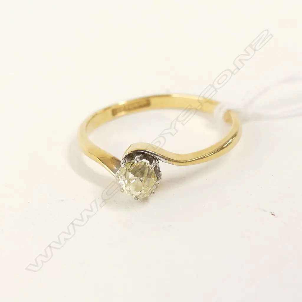 SOLITAIRE DIAMOND RING SET IN 18ct GOLD Image 1++