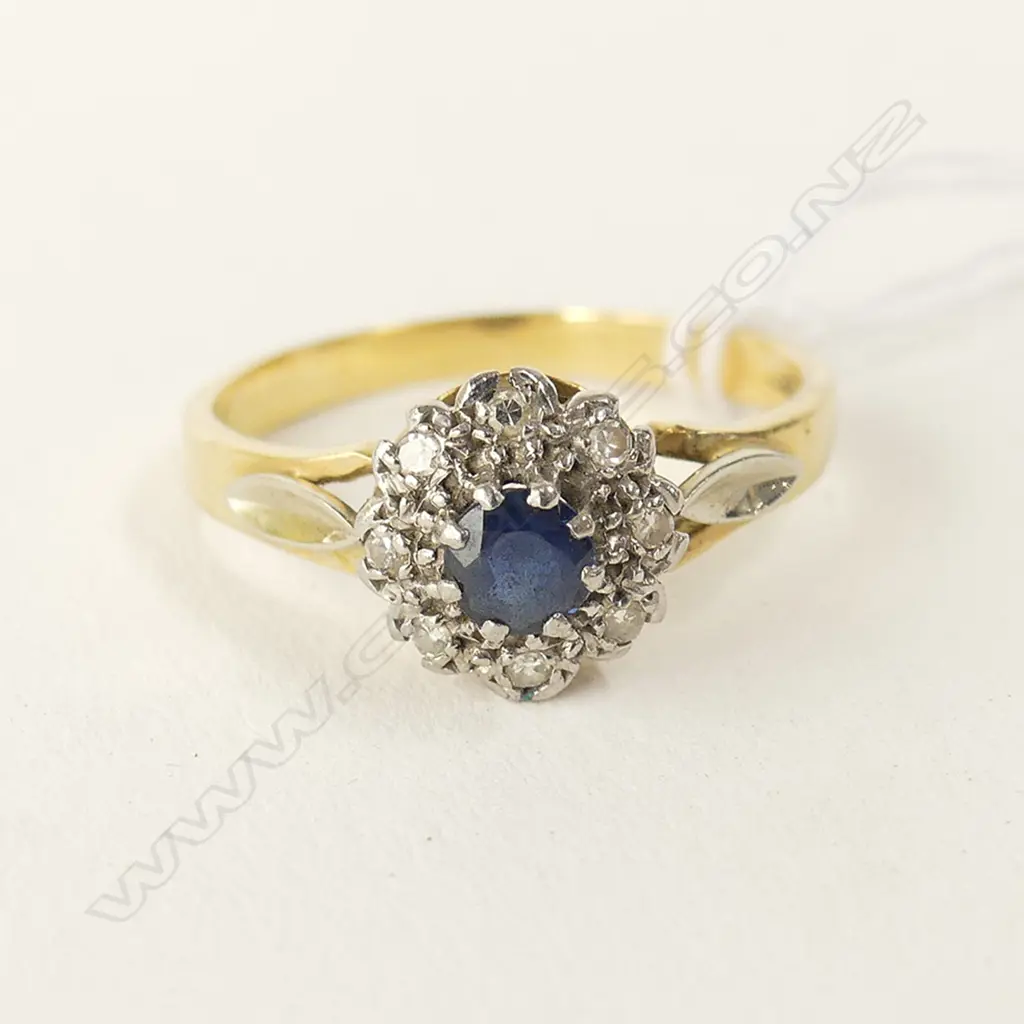 18CT GOLD SAPPHIRE & DIAMOND RING Image 1++