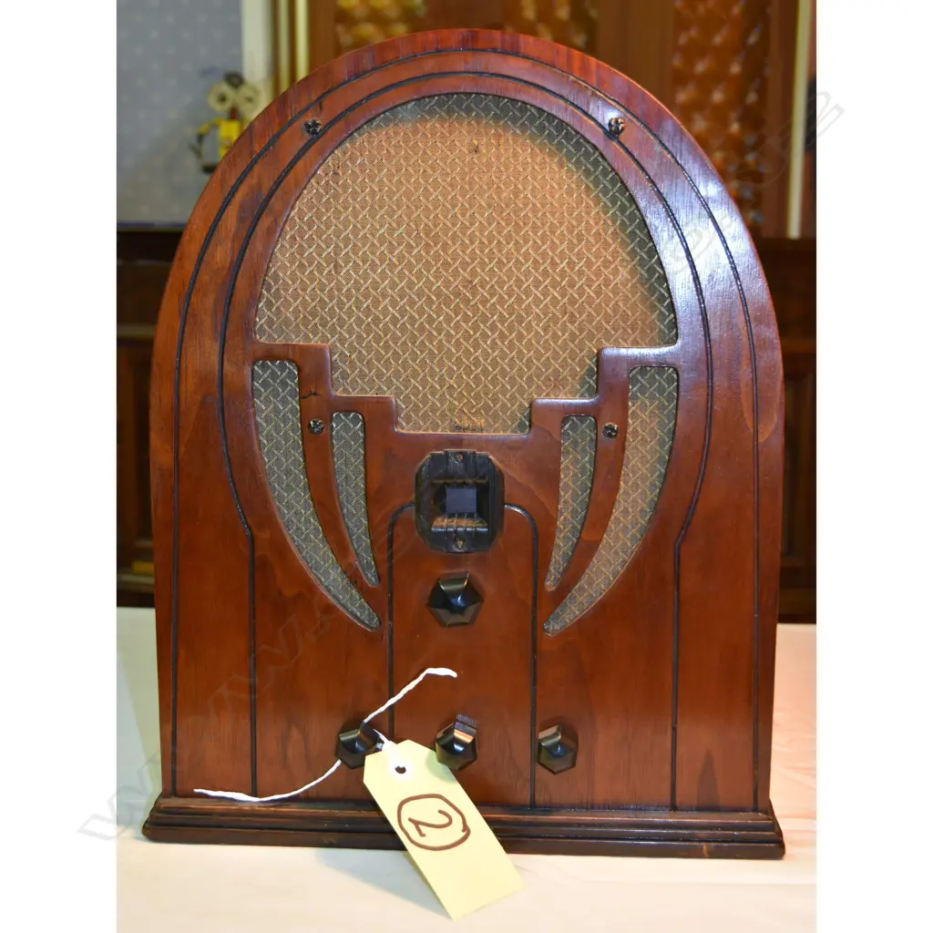 Model 60E, by Philco, cathedral. H.405mm Image 1++