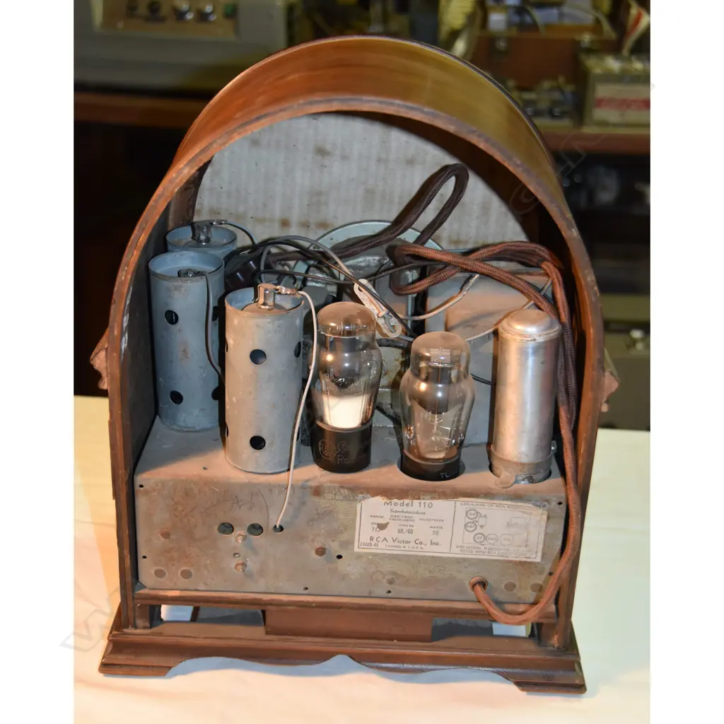 Model 110, by RCA Victor, cathedral. H.360mm Image 1++