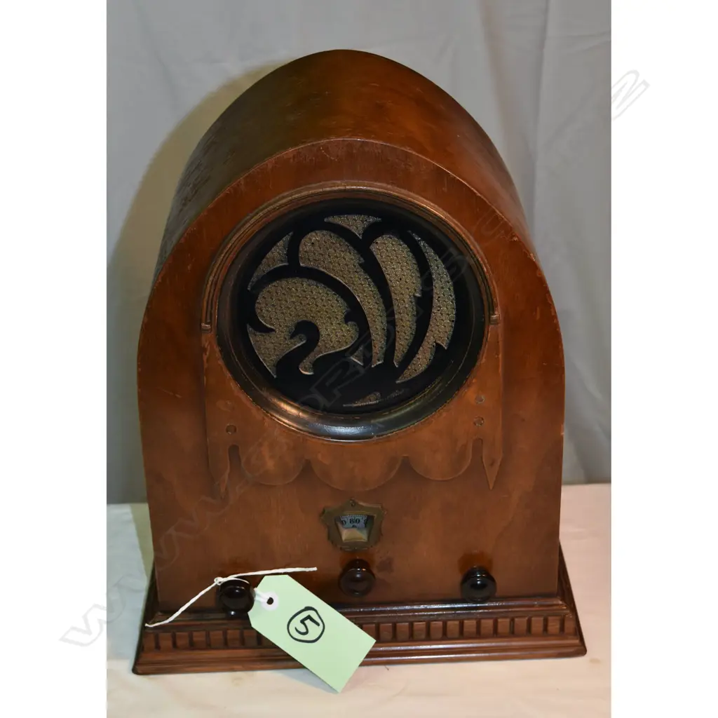 Model 62, by Jackson Bell Co., cathedral. H.405mm Image 1++