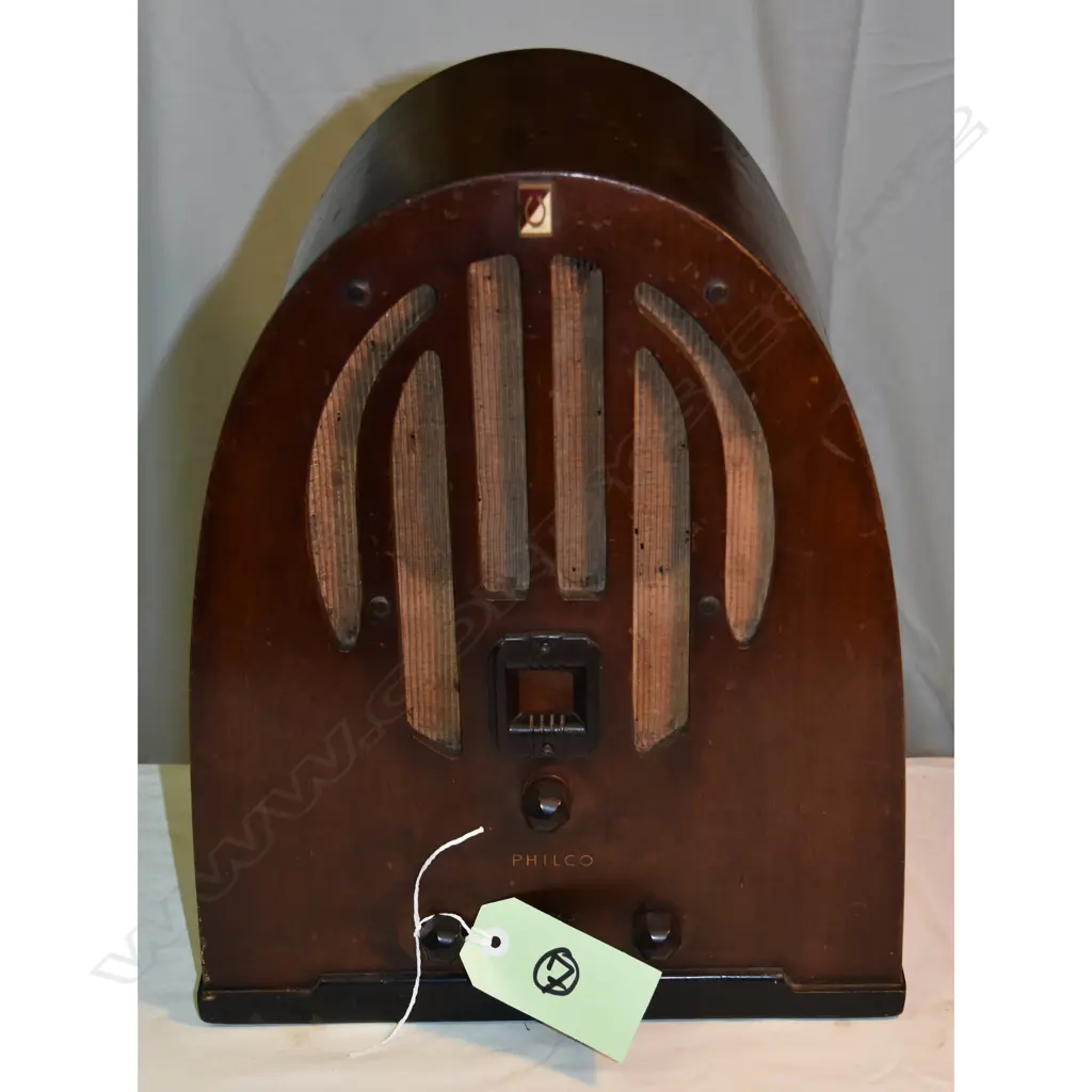 Model 84B, by Philco, cathedral. H.430mm Image 1++