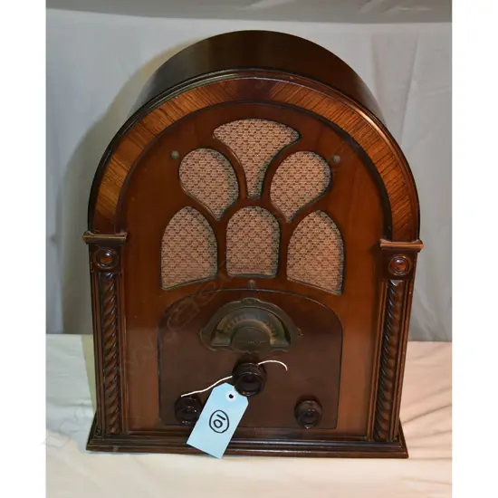 Model 80, by Atwater Kent, cathedral. H.485mm