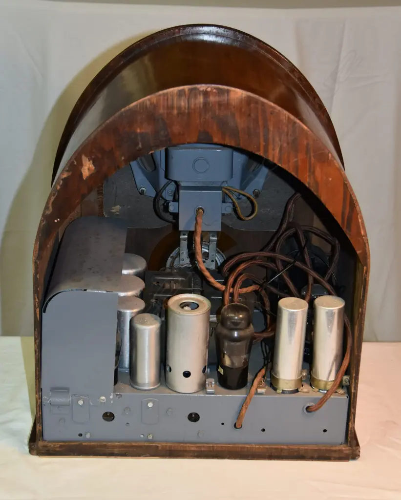 Model 91B, by Philco, cathedral. H.460mm Image 1++
