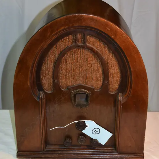 Model 91B, by Philco, cathedral. H.460mm