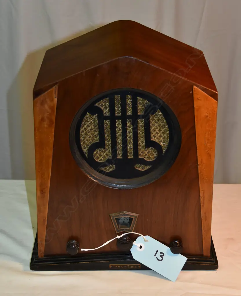 Model Lyra Tone, by RCA, cathedral. H.385mm Image 1++