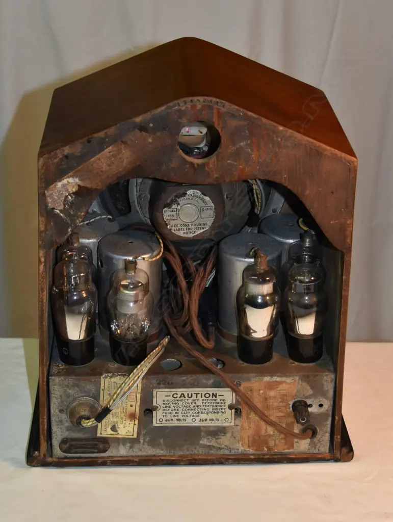 Model Lyra Tone, by RCA, cathedral. H.385mm Image 1++