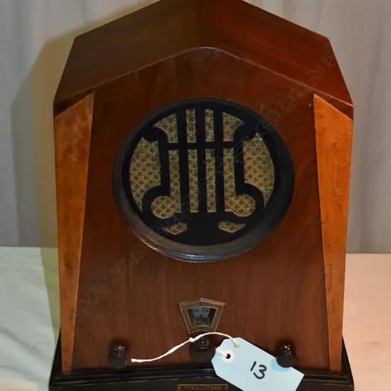 Model Lyra Tone, by RCA, cathedral. H.385mm