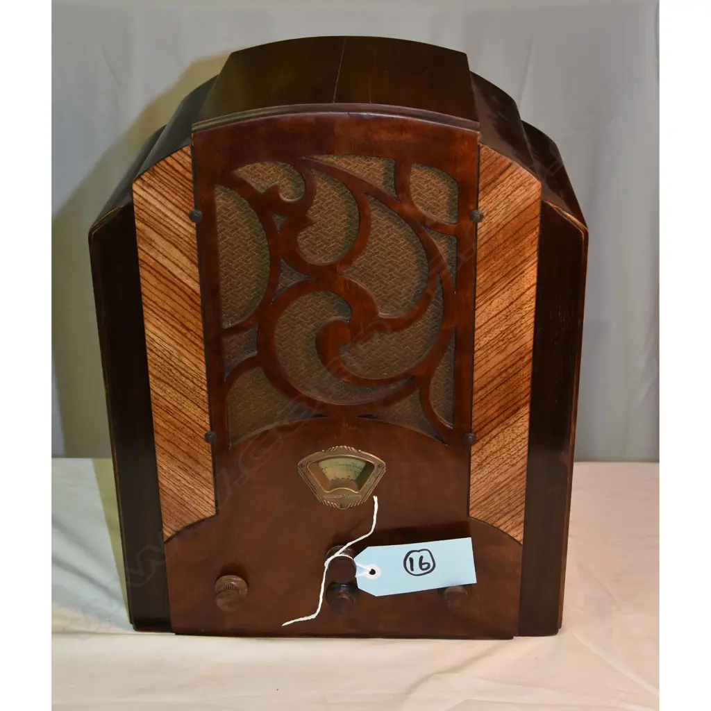 Model R-127X, by Stewart Warner, cathedral. H.450mm Image 1++