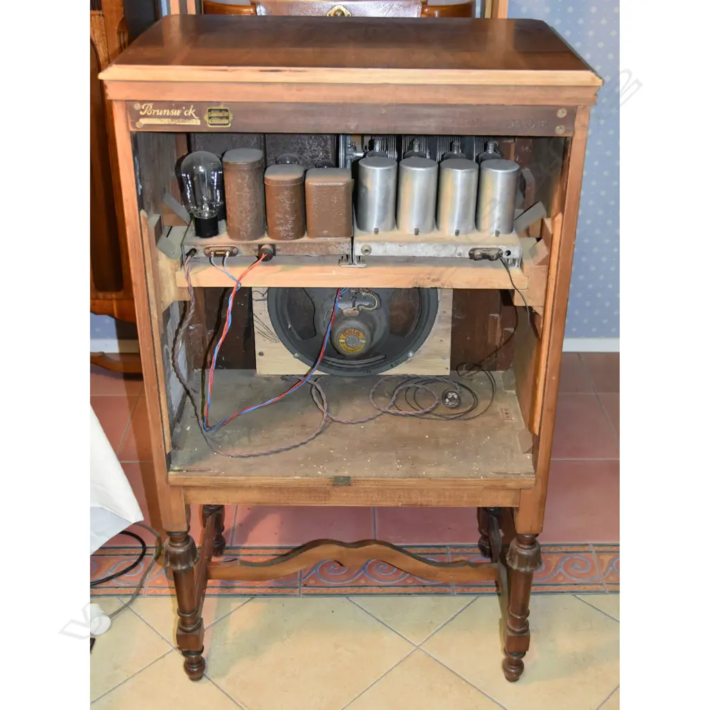 Model 14, by Brunswick, Console. H.1115mm Image 1++