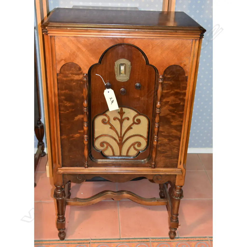 Model 14, by Brunswick, Console. H.1115mm Image 1++