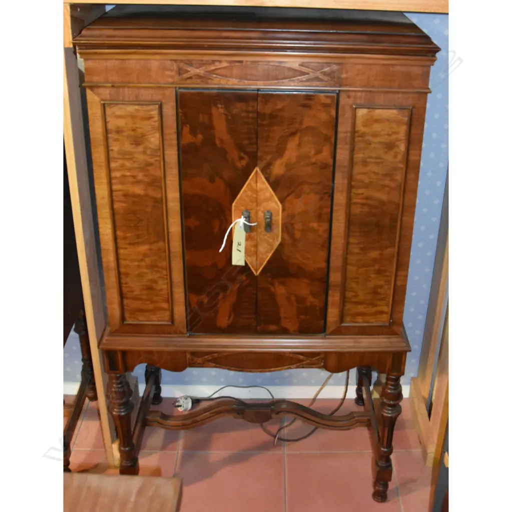 Model Console, by Brunswick, Console. H.1275mm Image 1++