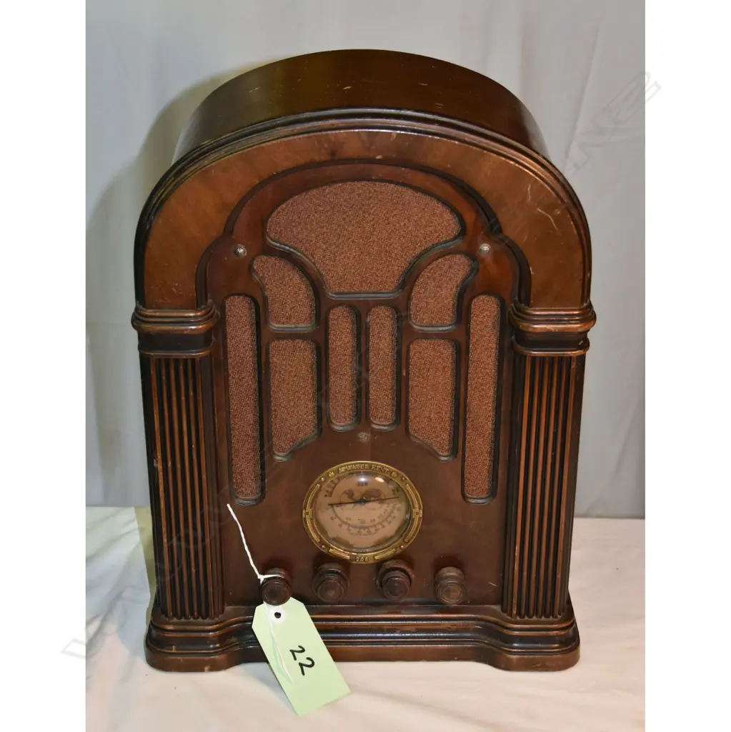 Model 206, by Atwater Kent, cathedral. H.460mm. Image 1++