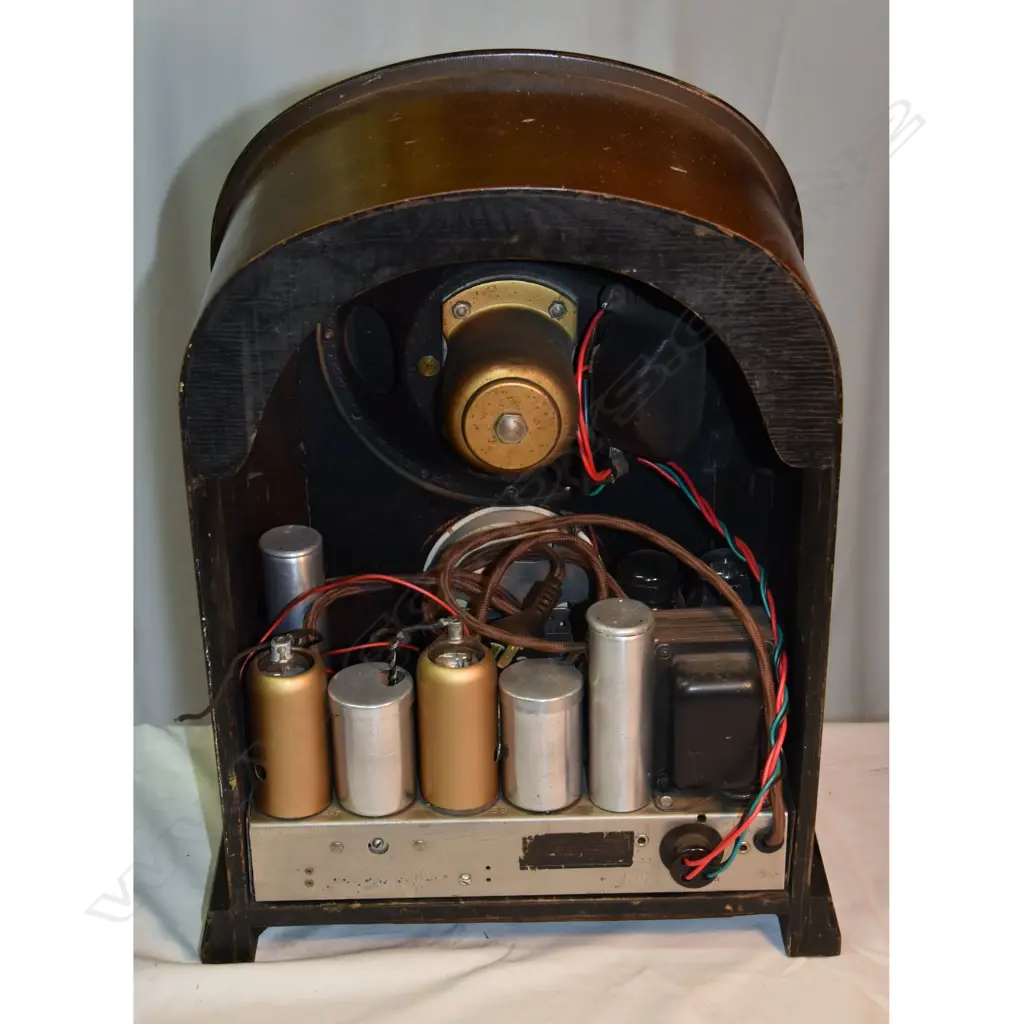 Model 206, by Atwater Kent, cathedral. H.460mm. Image 1++