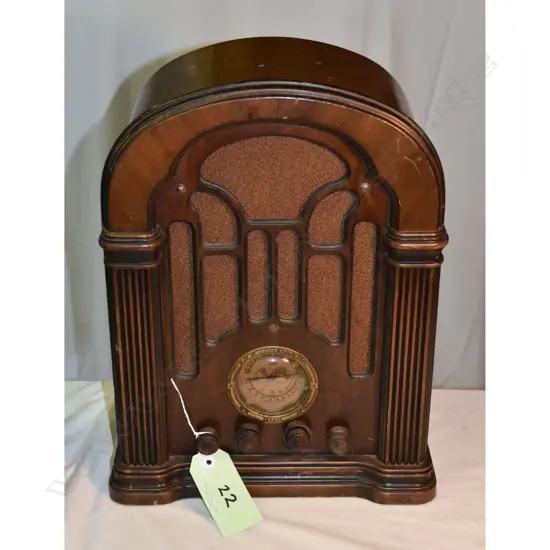 Model 206, by Atwater Kent, cathedral. H.460mm.