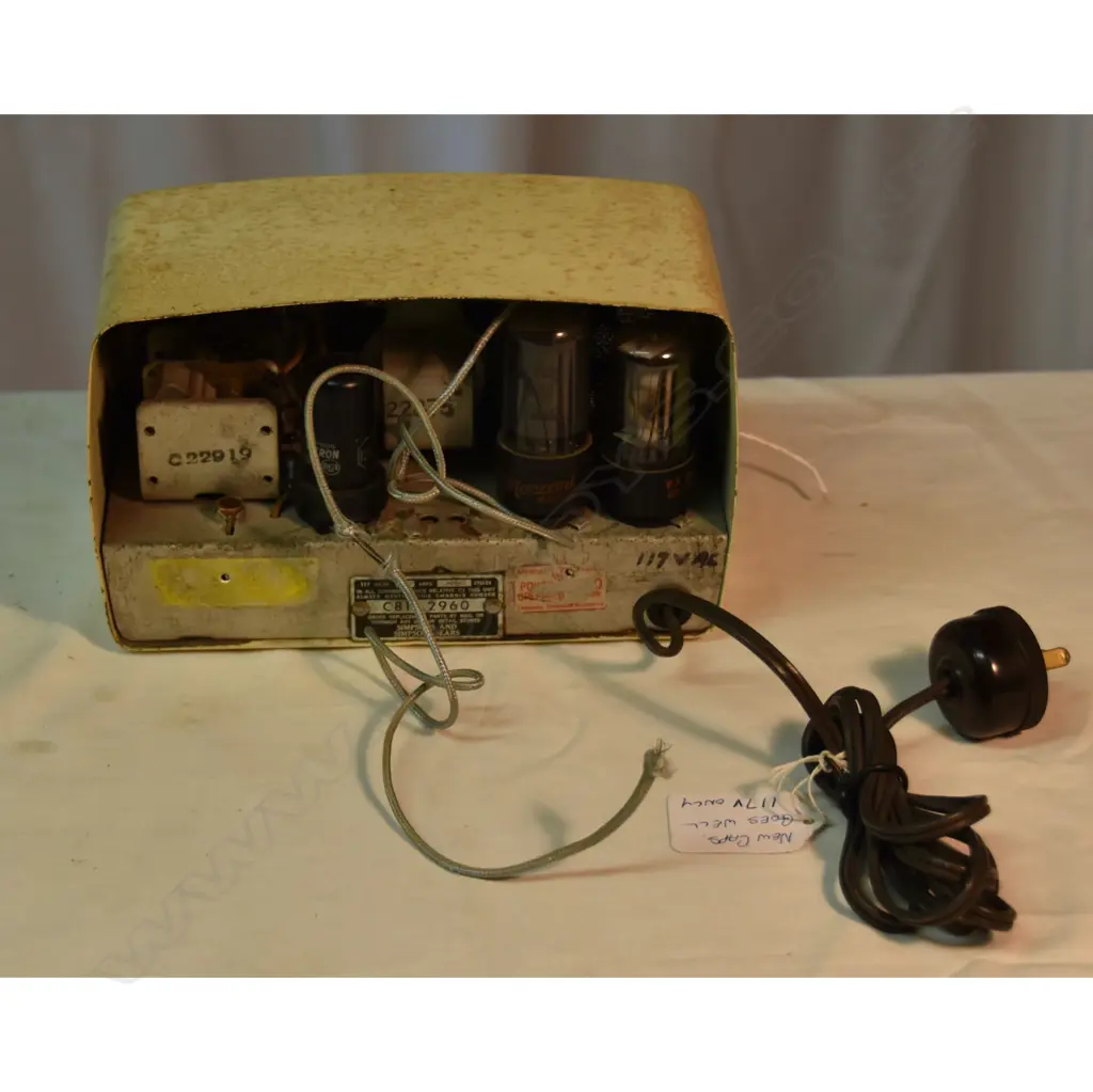 Model  Serenader 297, by ?, cream plastic. H.130mm Image 1++