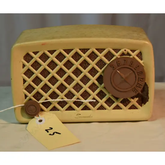 Model  Serenader 297, by ?, cream plastic. H.130mm