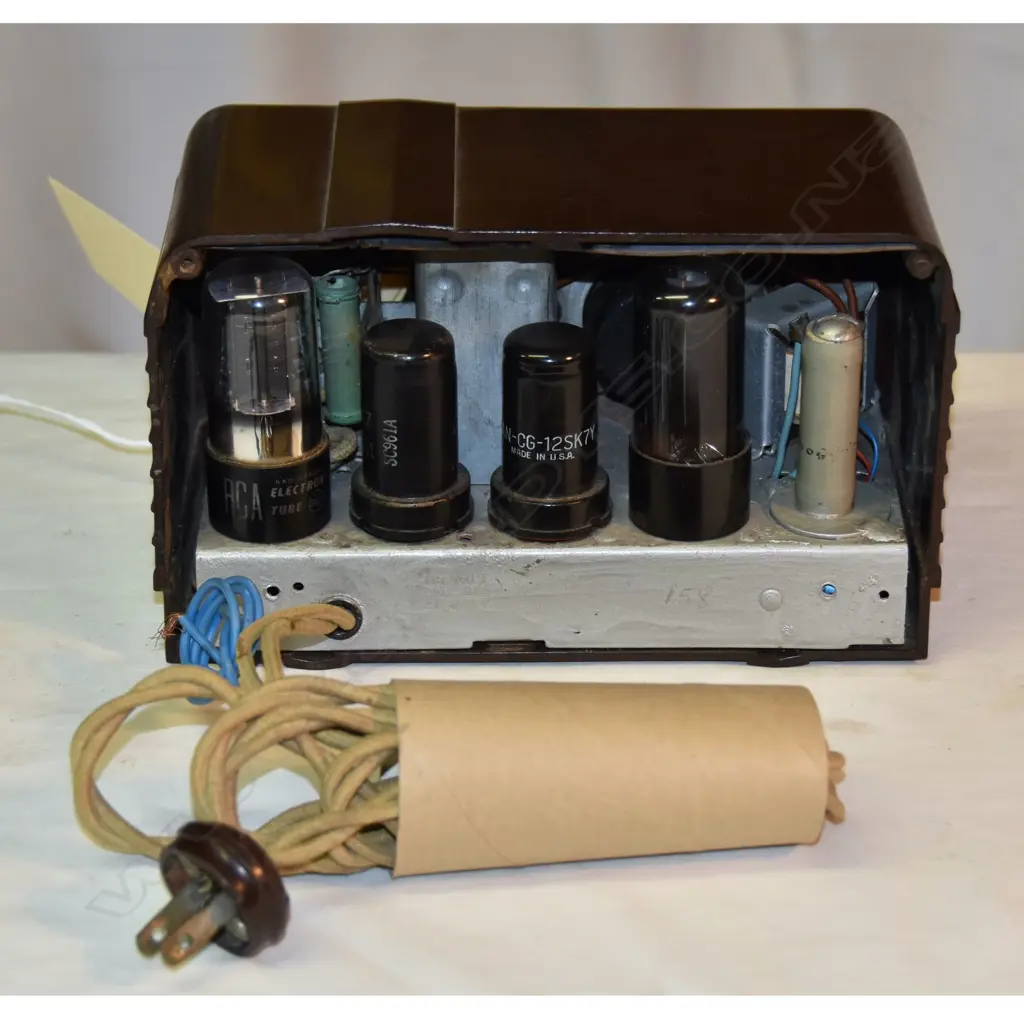 Model ?, by Detrola, Bakelite. H.120mm Image 1++