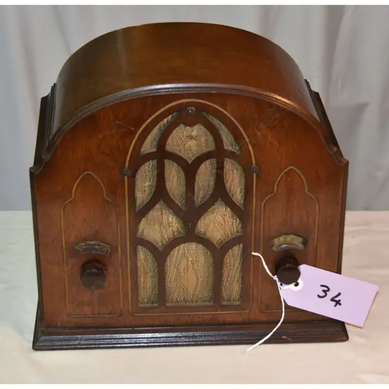 Model 370 or 371, by Majestic, cathedral. H.285mm