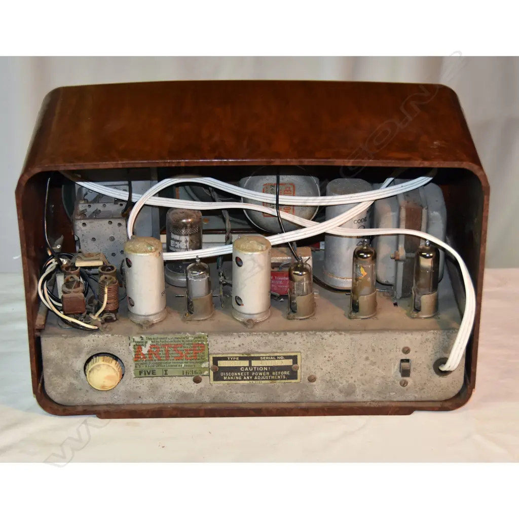 Model 5251, by Gulbransen, brown bakelite. H.210mm Image 1++