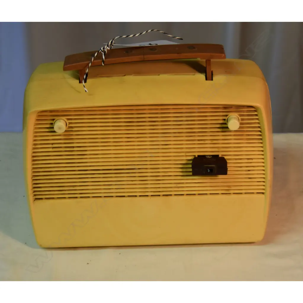 Model Golden Voice, by , cream plastic. H.200mm Image 1++