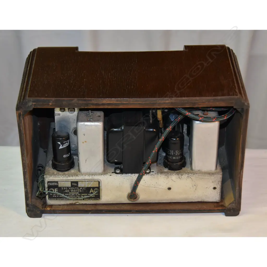 Model Courtenay 17, by Radio Corp of NZ, wood. H.200mm Image 1++