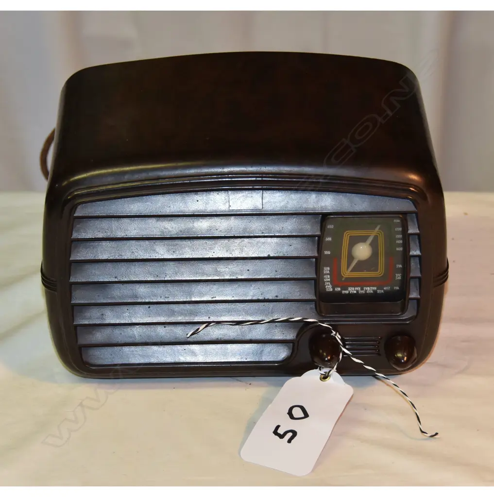 Model ?, by Philco, Brown Bakelite. H.155mm Image 1++