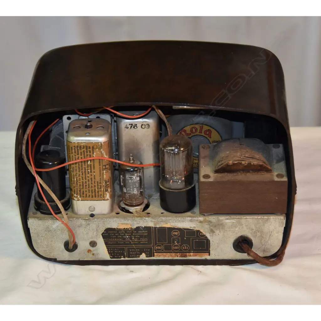 Model ?, by Philco, Brown Bakelite. H.155mm Image 1++