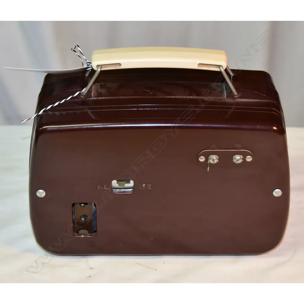 Model Ultimate, by Radio (1936) Ltd , Brown, Bakelite. H.165mm Image 1++