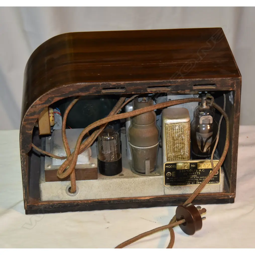 Model Columbus 12, by Radio Corp of NZ, wood. H.190mm Image 1++