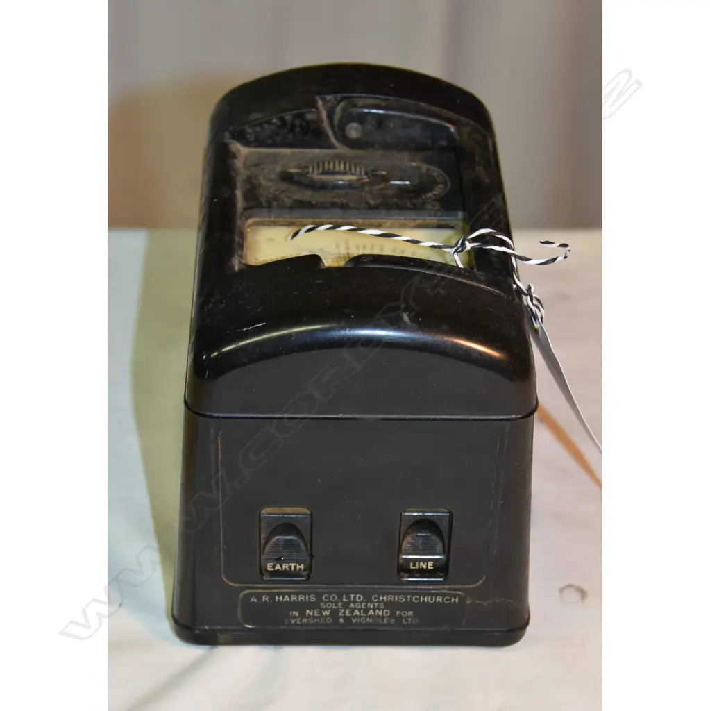 Model Megohm meter, by AR Harris, metal case. H.135mm Image 1++