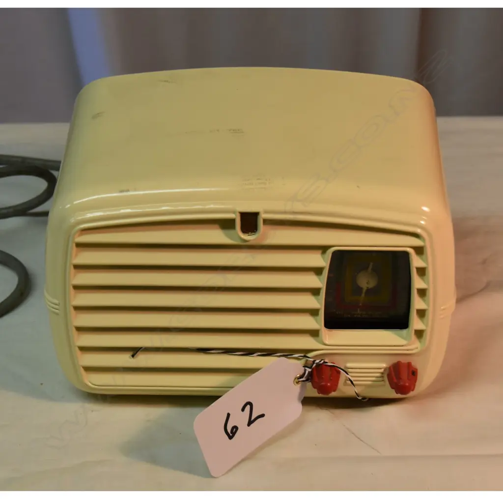 Model ?, by Philco, Cream, Plastic. H.160mm Image 1++