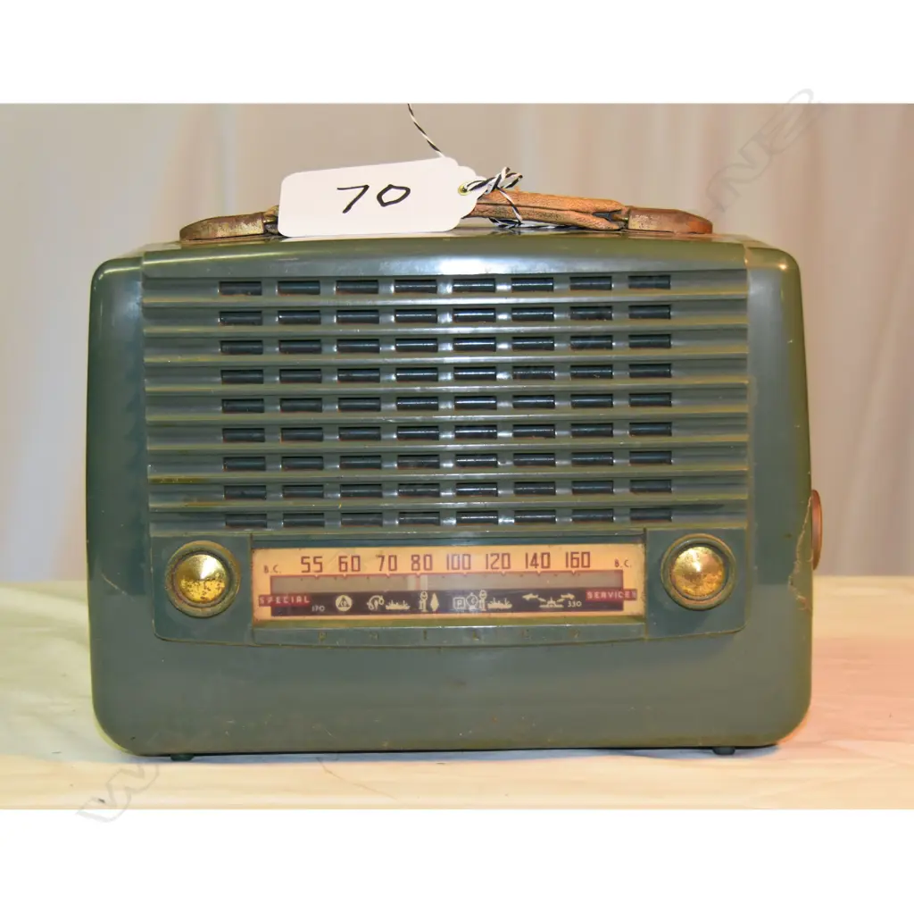 Model 53-656, by Philco, green plastic. H.210mm Image 1++
