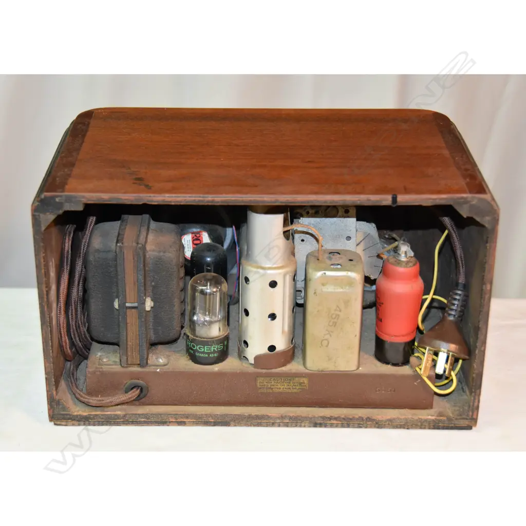 Model 465 ‘Cadet’, by HMV, Wood. H.190mm Image 1++