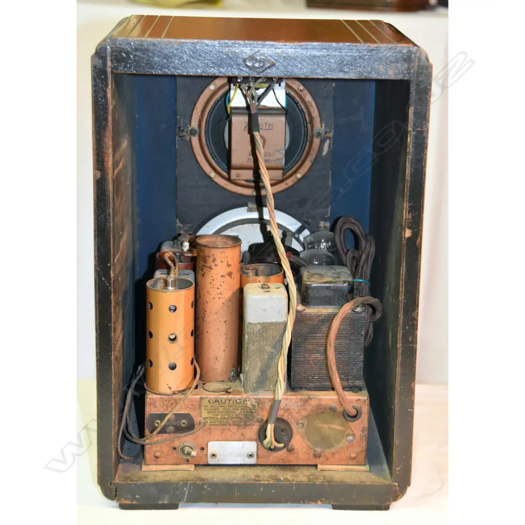 Model 5-S-228A, by Zenith, s/n R143064. H.390mm Image 1++