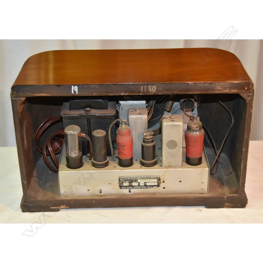 Model 65R11, by Rogers Majestic, wood. H.245mm Image 1++