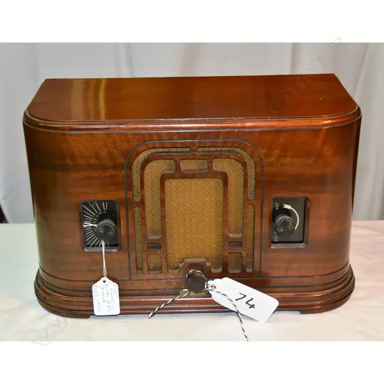 Model 65R11, by Rogers Majestic, wood. H.245mm