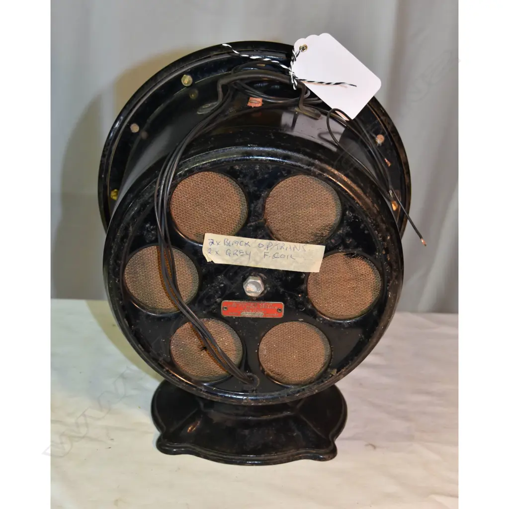Model F-4 speaker, by Atwater Kent, metal. H.330mm Image 1++