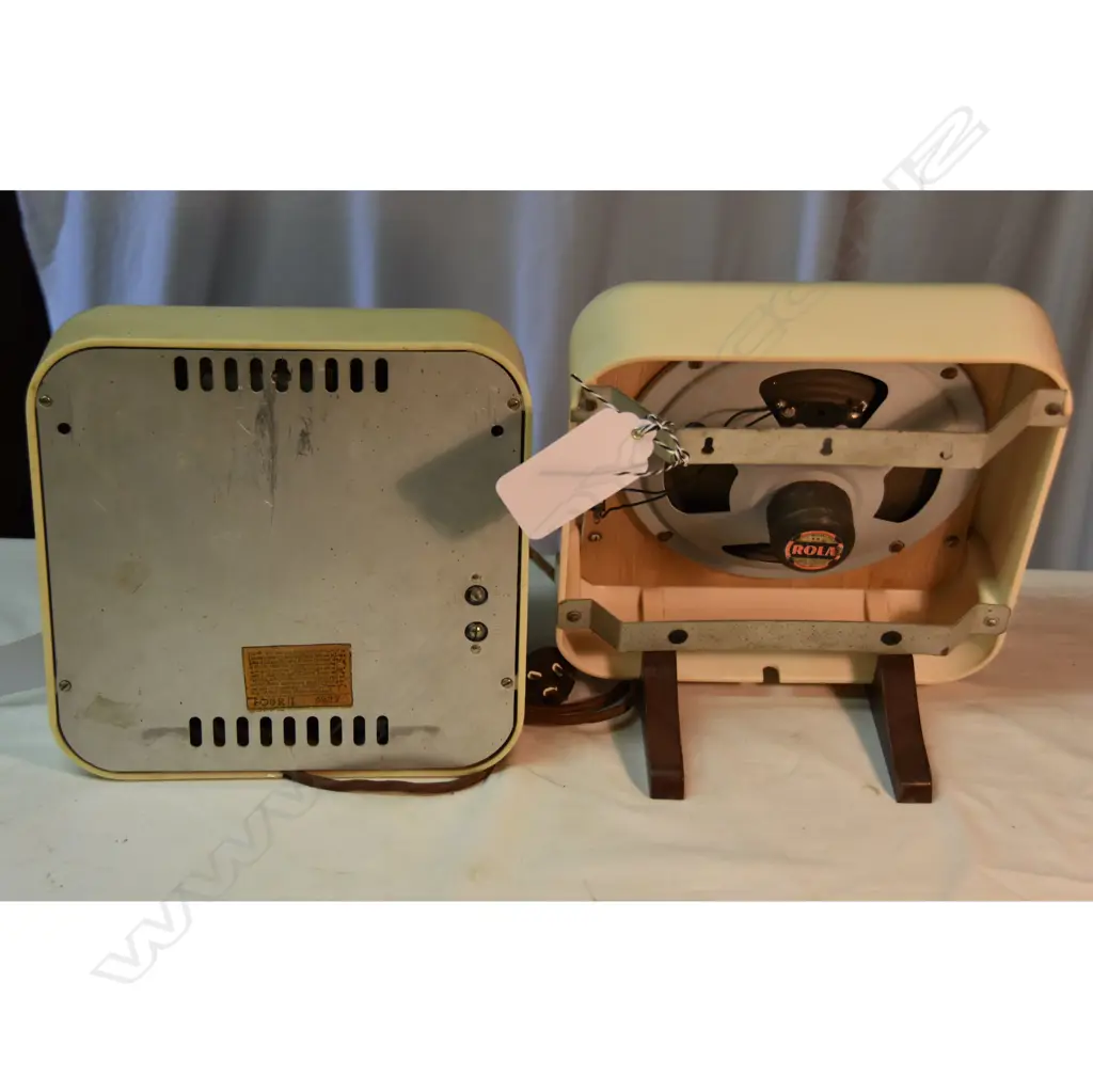 Model Ultimate ‘Hanging Horror’, by Radio (1936) Ltd , Cream. H.265mm Image 1++