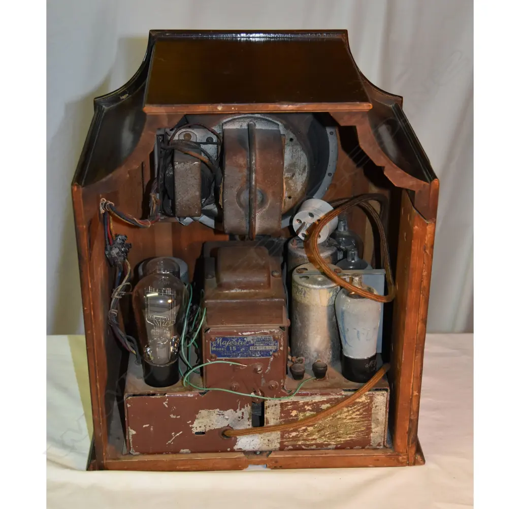 Model 15, by Majestic, Cathedral. H.390mm Image 1++