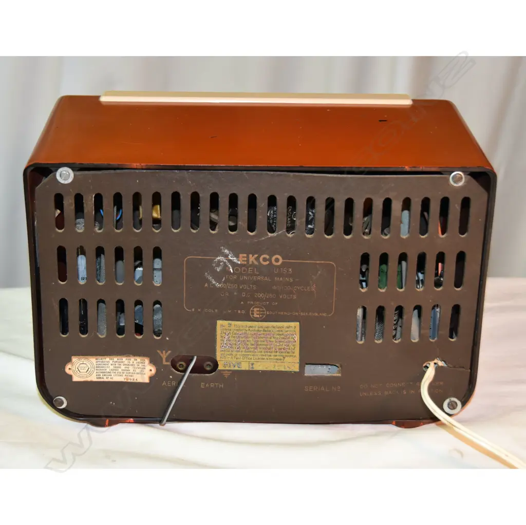 Model U153, by EKCO, red plastic. H.195mm Image 1++