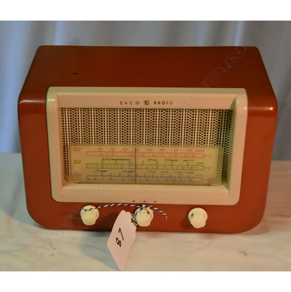 Model U153, by EKCO, red plastic. H.195mm Image 1++