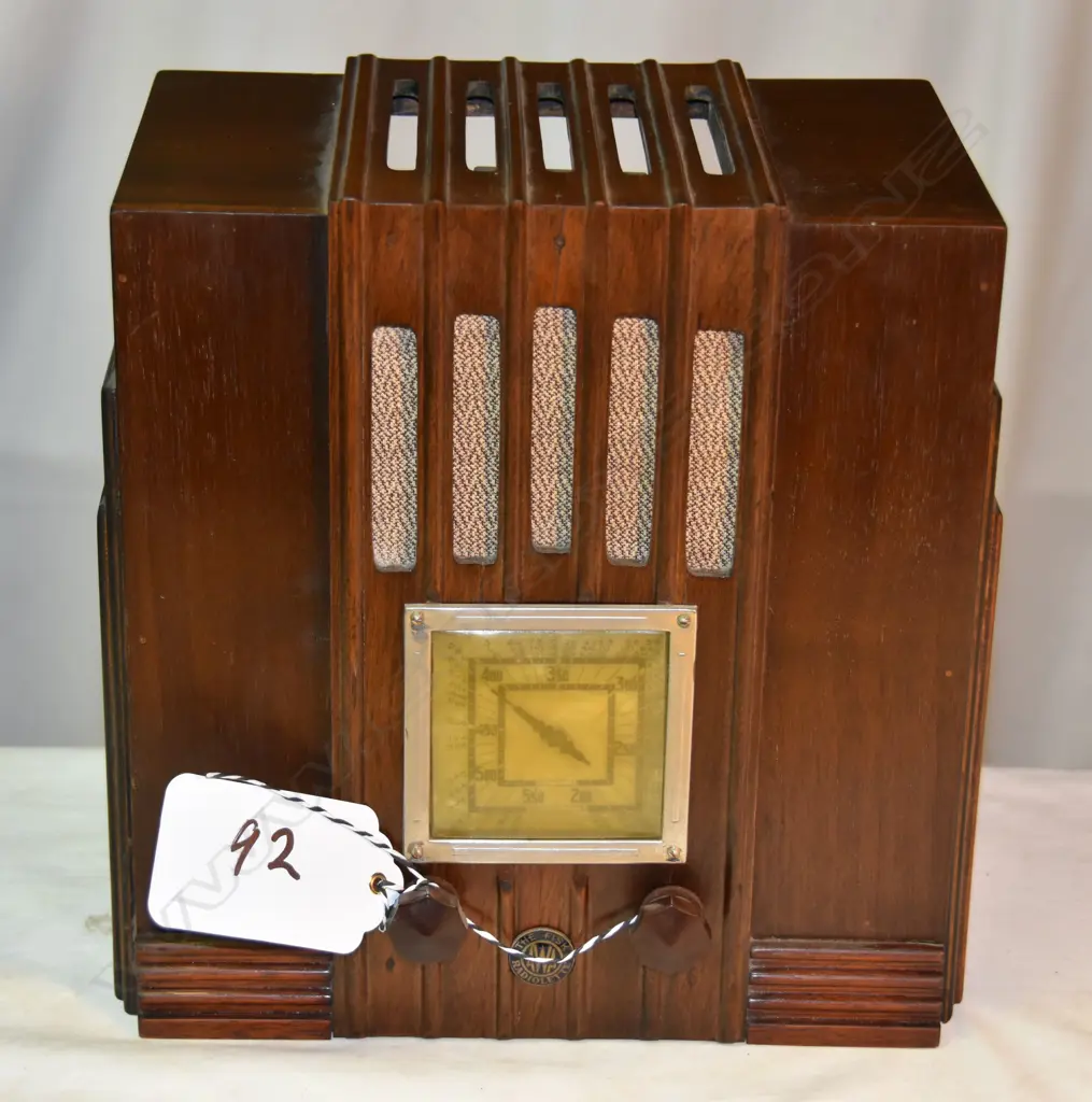 Model FISK Radiolette, by AWA, Wood. H.280mm Image 1++