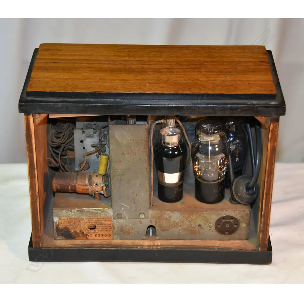 Model 'Deluxe’, by ?, wood. H.220mm Image 1++