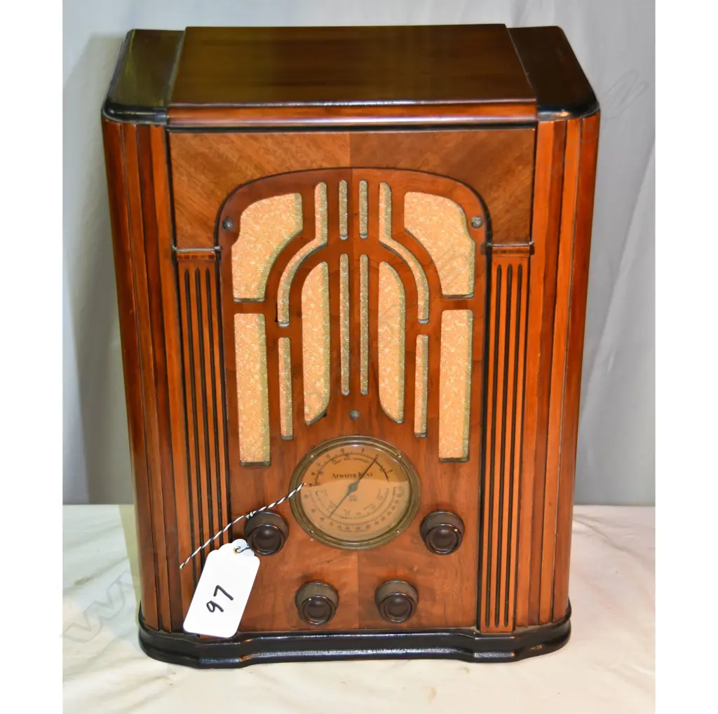 Model 216, by Atwater Kent, wood. H.960mm Image 1++