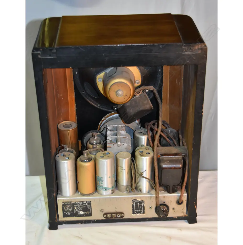 Model 216, by Atwater Kent, wood. H.960mm Image 1++