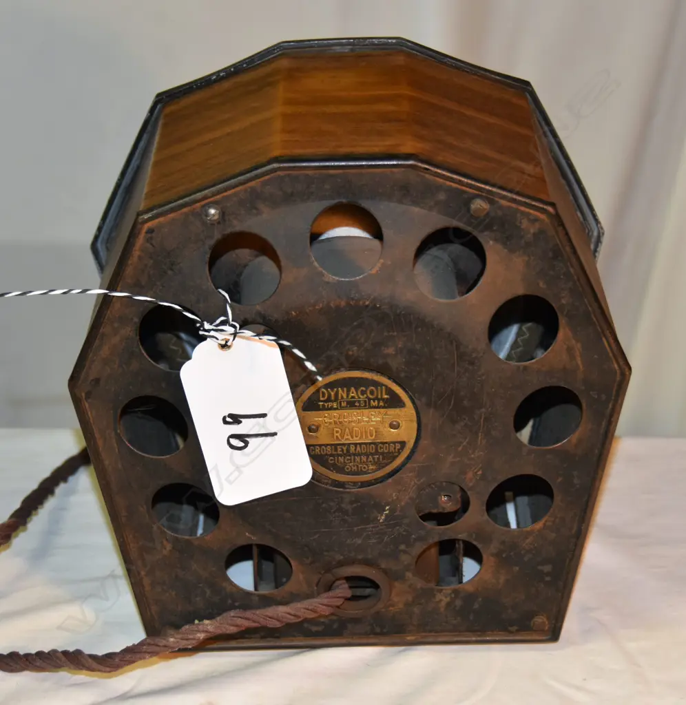 Model speaker type M, by Dynacoil, wood. H.260mm Image 1++