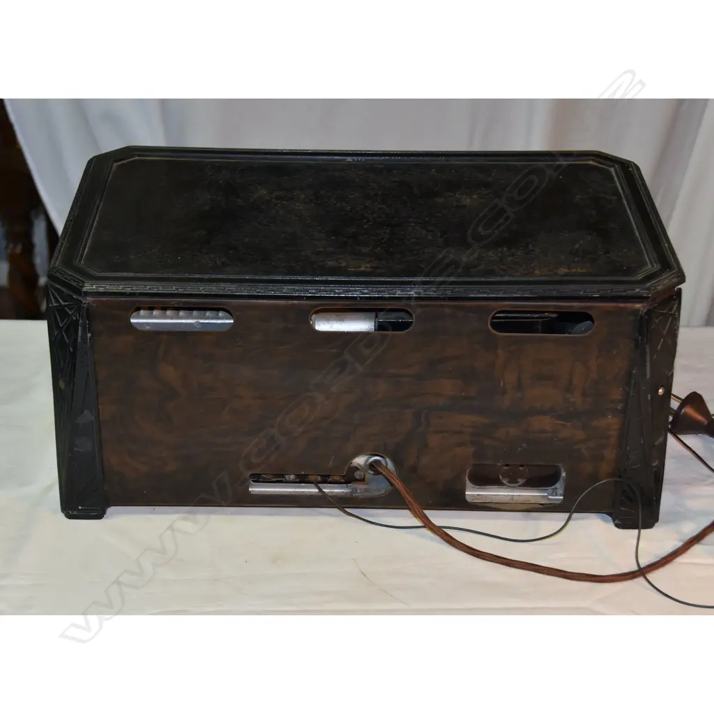 Model ?, by Crosley, wood and metal. H.200mm Image 1++